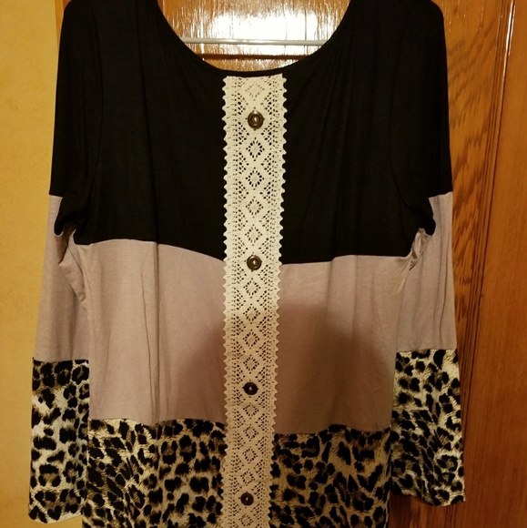 Color Block Tunic - Picture 2 of 2